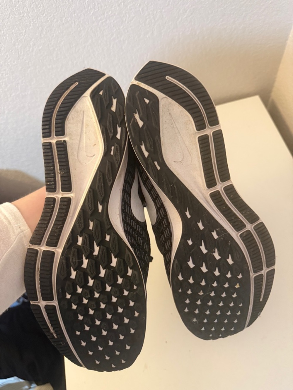 MENS Nike Black Running Sneakers with White Swoosh - Picture 4 of 6